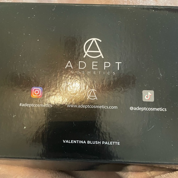 Adept Cosmetics Valentina Blush Palette Discontinued NIB Rare - Picture 3 of 6